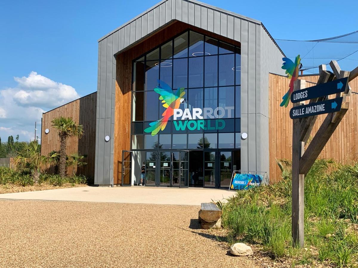 Parrot World - Les Lodges Crecy-la-Chapelle Exteriér fotografie